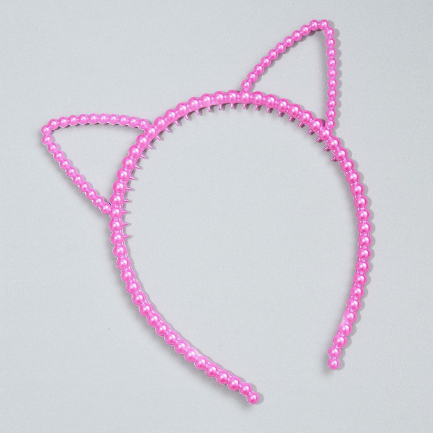 Cicafüles, gyöngyös hajráf.