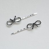 Strasszos masni hajcsat pár.